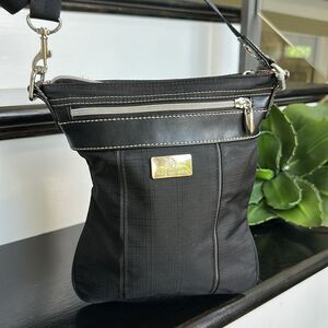 Eagle Creek Travel Gear Claudia Cross-Body Day Bag like new shoulder purse